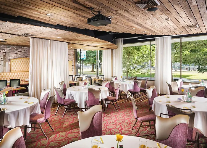 Staypineapple, Hotel Rose, Downtown Portland