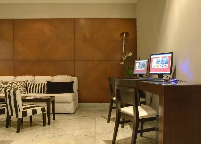 Broadway Hotel & Suites