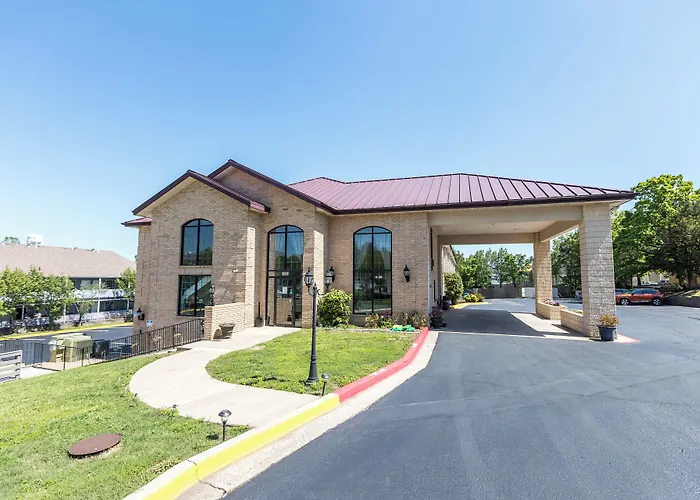 Super 8 By Wyndham Branson Andy Williams Theatre