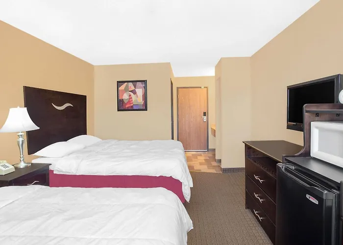 Super 8 By Wyndham Sheboygan Wi Motel