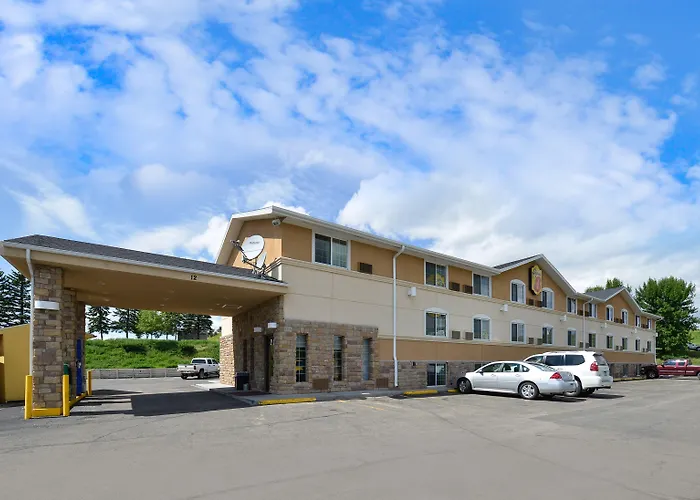 Super 8 By Wyndham Minot Airport