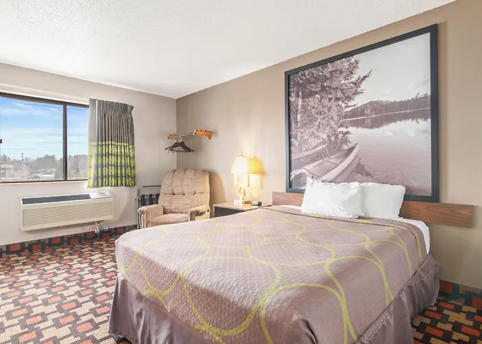 Super 8 By Wyndham Little Falls