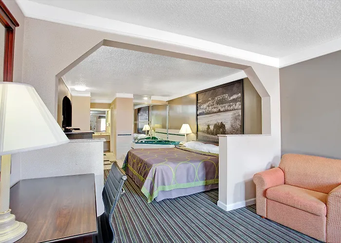 Super 8 By Wyndham Knoxville East