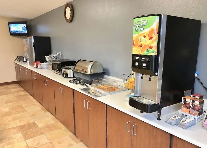 Super 8 By Wyndham Huron