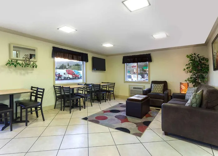 Super 8 By Wyndham Lewiston Hotel