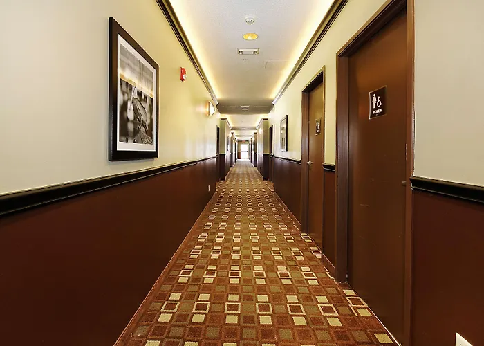 Best Western Plus Seawall Inn & Suites By The Beach