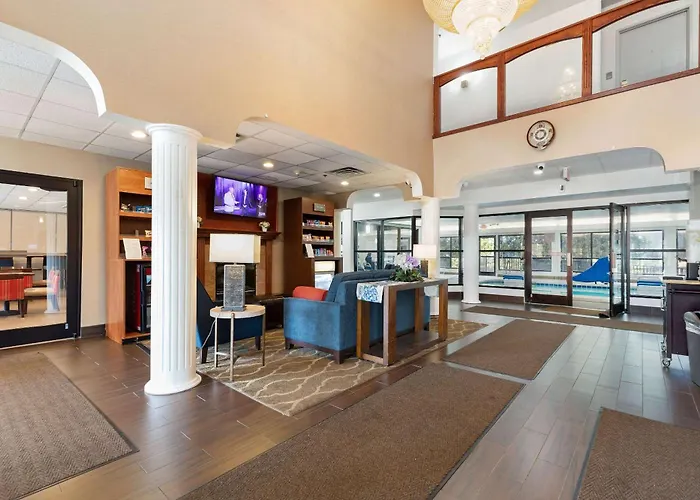 Comfort Suites Lombard - Addison