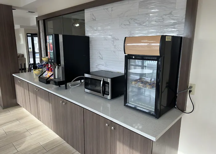 Days Inn & Suites By Wyndham Opelousas