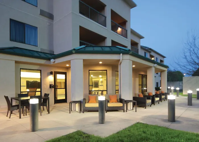 Courtyard By Marriott Dayton North