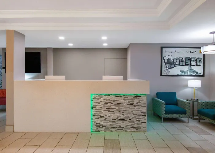 Super 8 By Wyndham Ottawa