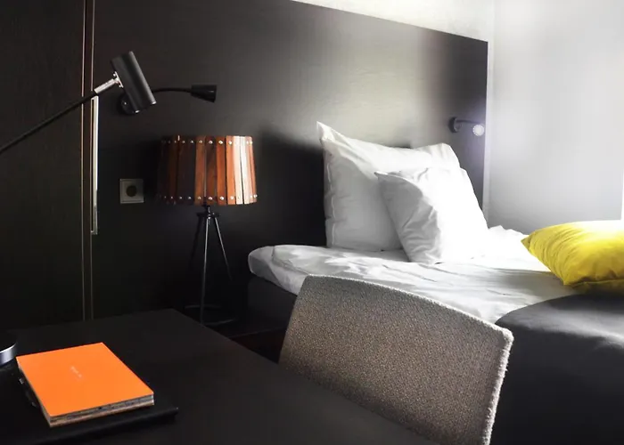 Home Hotel Plaza