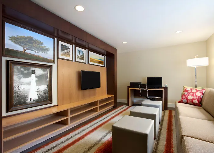 Mainstay Suites Detroit Farmington Hills