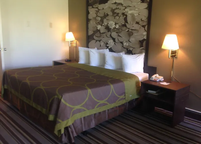Super 8 By Wyndham Valdosta Mall