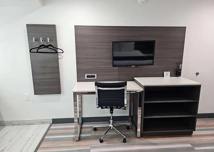Travelodge Inn & Suites By Wyndham Fullerton