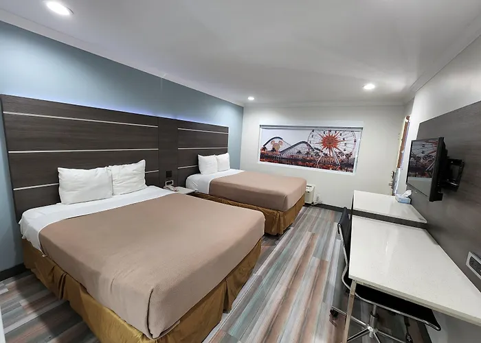 Travelodge Inn & Suites By Wyndham Fullerton