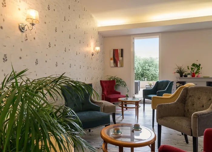 The Originals City, Hotel Frisia, Beaulieu-Sur-Mer