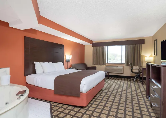 Baymont By Wyndham Lakeville