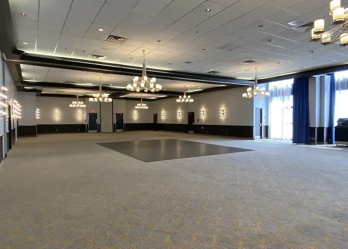 Travelodge By Wyndham Quebec City Hotel & Convention Centre