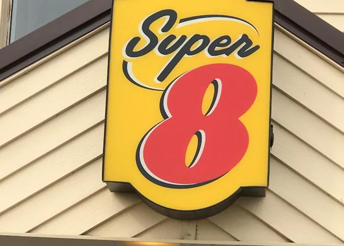 Super 8 By Wyndham Redfield
