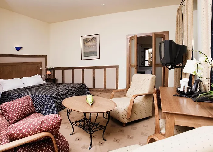 BEST WESTERN Santakos Hotel