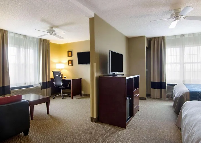 Comfort Inn & Suites Grafton-Cedarburg