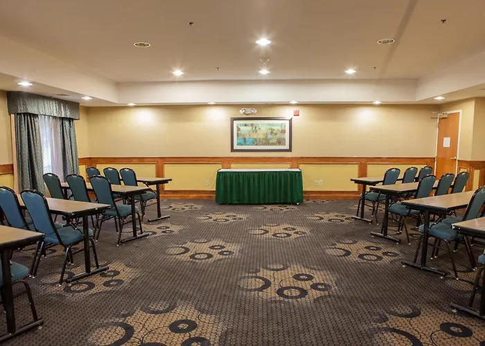 Holiday Inn Express & Suites Canton By Ihg