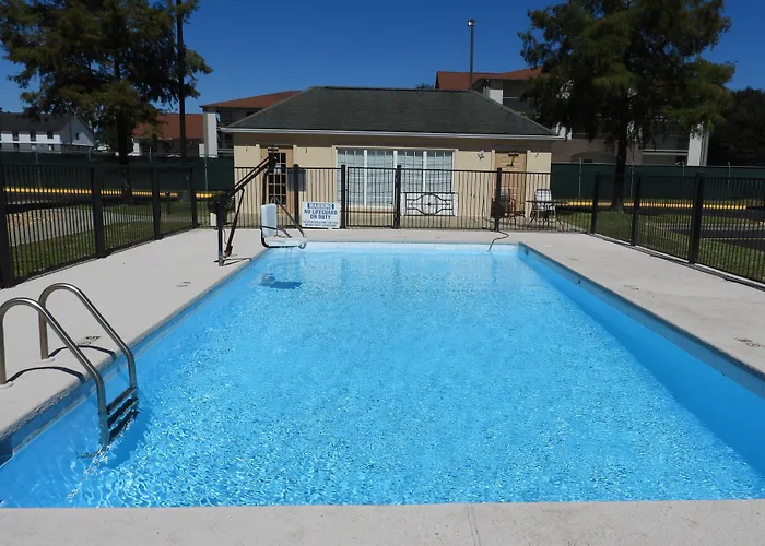 Baymont By Wyndham Lafayette Airport