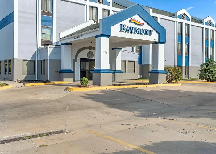 Baymont By Wyndham Lawrence Hotel