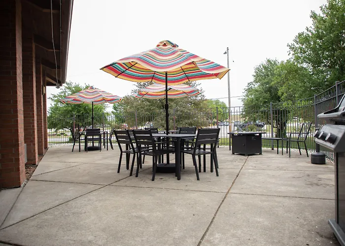Lomira Inn And Suites