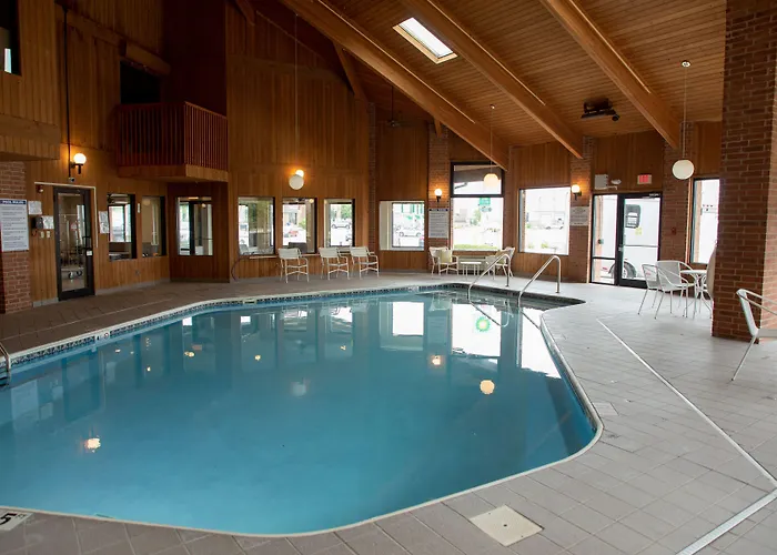 Lomira Inn And Suites