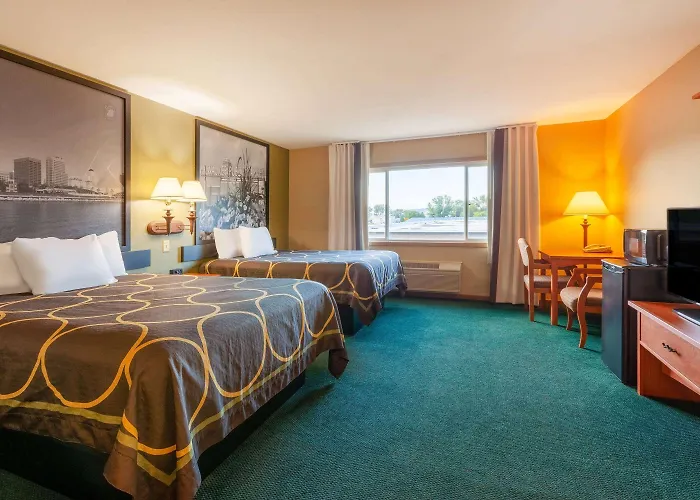 Super 8 By Wyndham Berlin Wi
