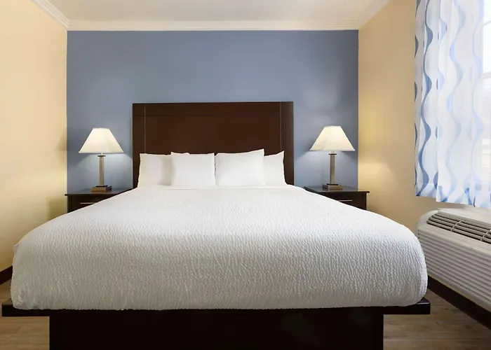 Days Inn & Suites By Wyndham Dfw Airport South-Euless