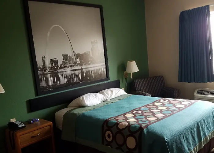 Super 8 By Wyndham Pontoon Beach Il/St. Louis Mo Area