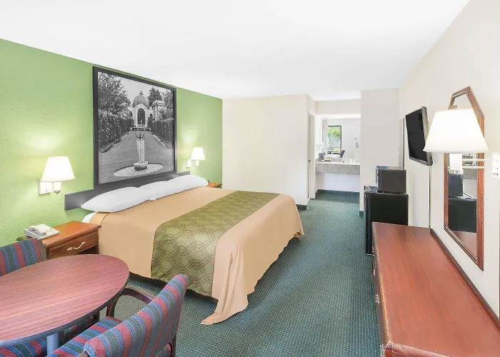 Super 8 By Wyndham Mobile