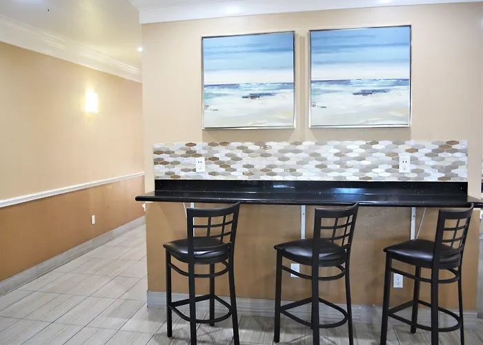 Super 8 By Wyndham Galveston
