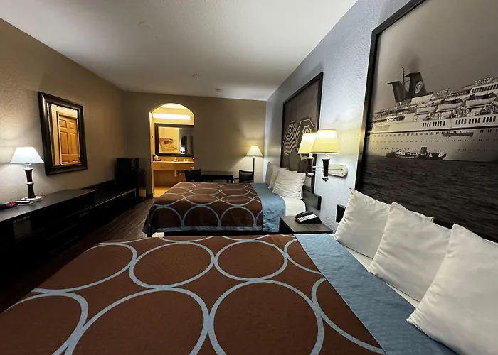 Super 8 By Wyndham Galveston Hotel