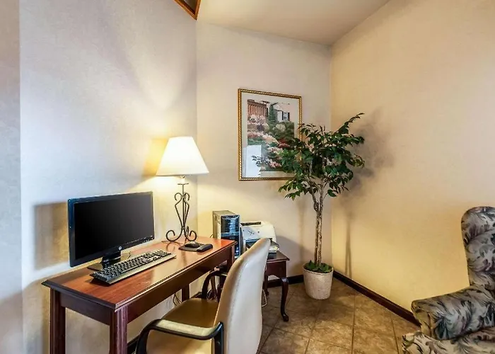 Econo Lodge Inn & Suites Middletown - Winchester South