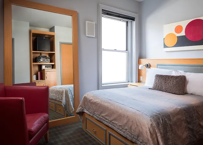 Charlesmark Hotel