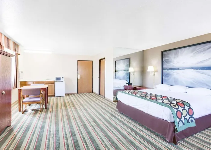 Super 8 By Wyndham Mitchell Motel