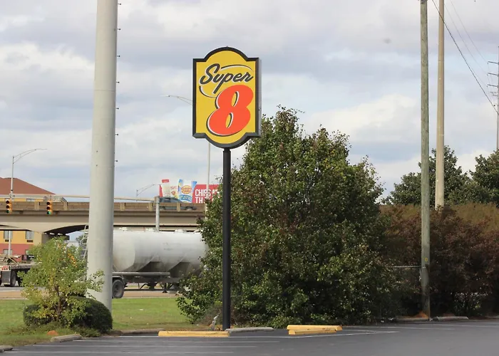 Super 8 By Wyndham Tuscaloosa