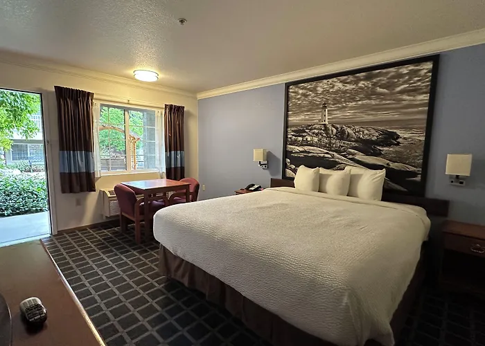 Creekside Inn & Suites