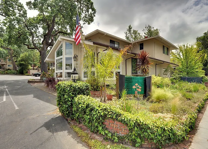 Saratoga Oaks Lodge