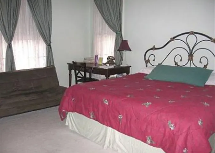 Olde Judge Mansion B&B