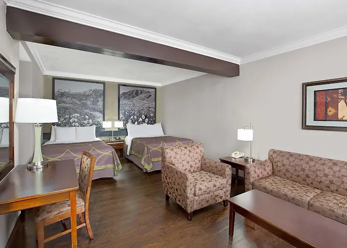 Super 8 By Wyndham Los Angeles-Culver City Area