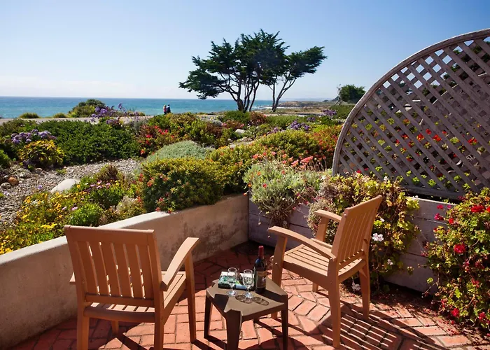 Pelican Inn & Suites