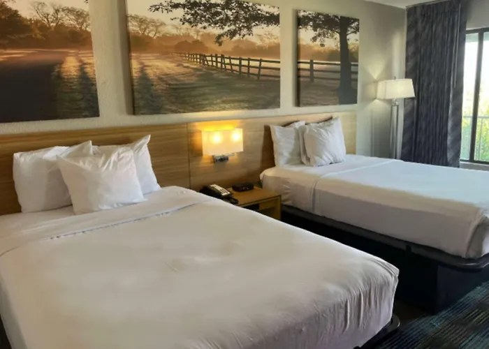 Days Inn & Suites By Wyndham Mobile