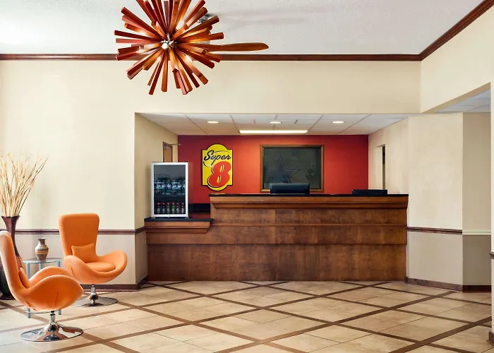 Super 8 By Wyndham Clinton