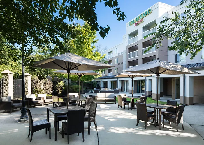 Courtyard Edison Woodbridge