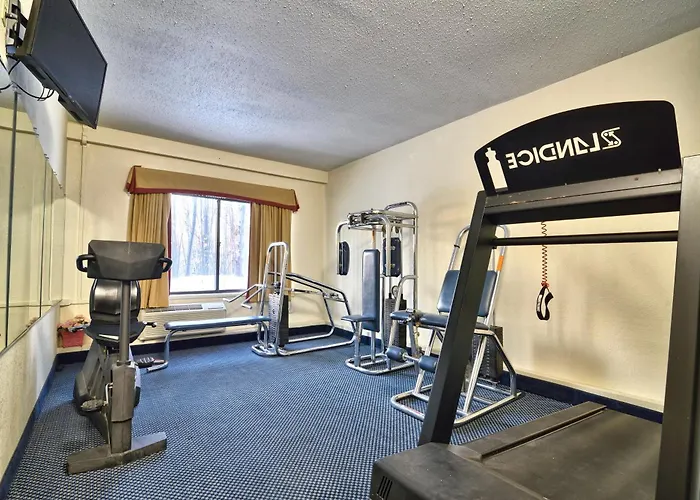Katahdin Inn & Suites