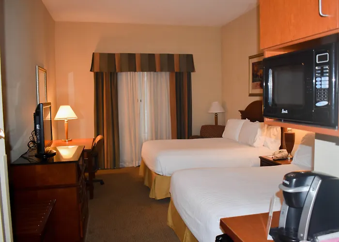 Best Western Valencia/Six Flags Inn & Suites